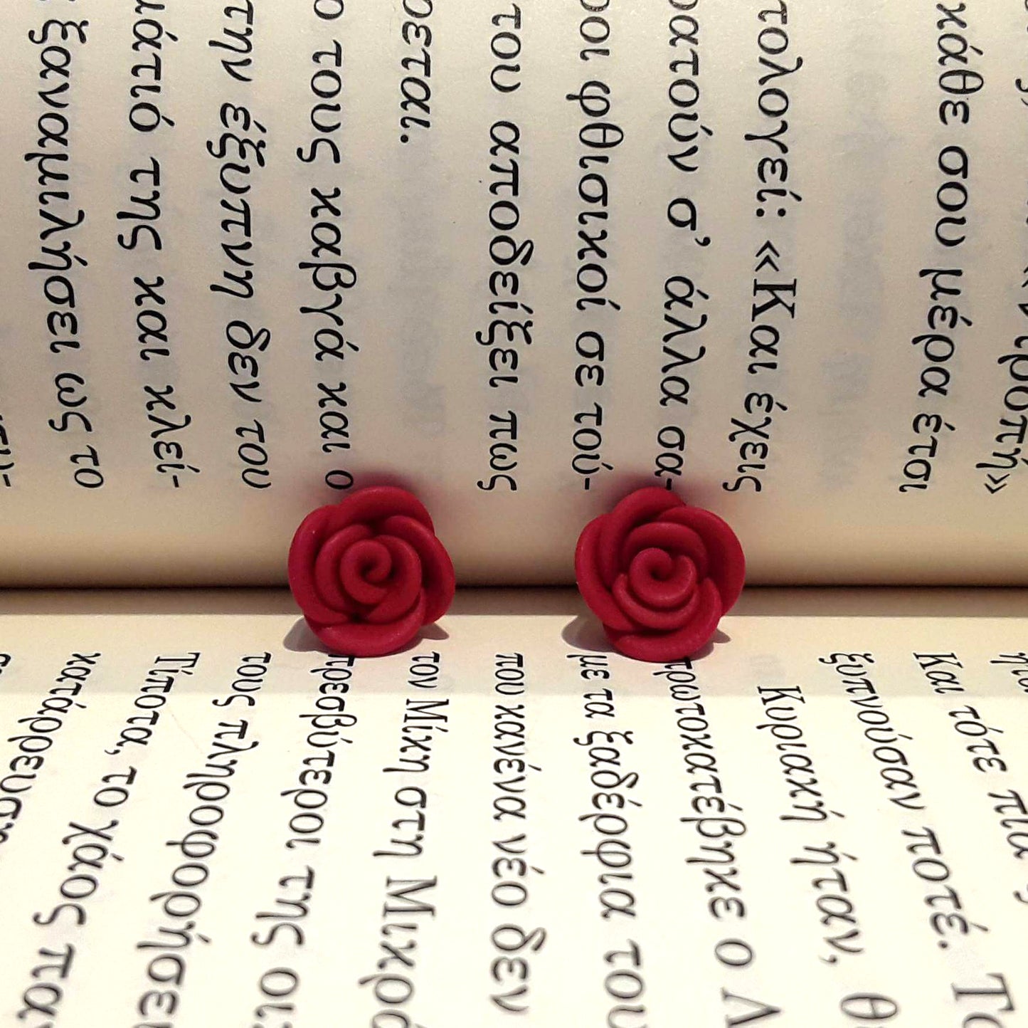 Red roses stud earrings